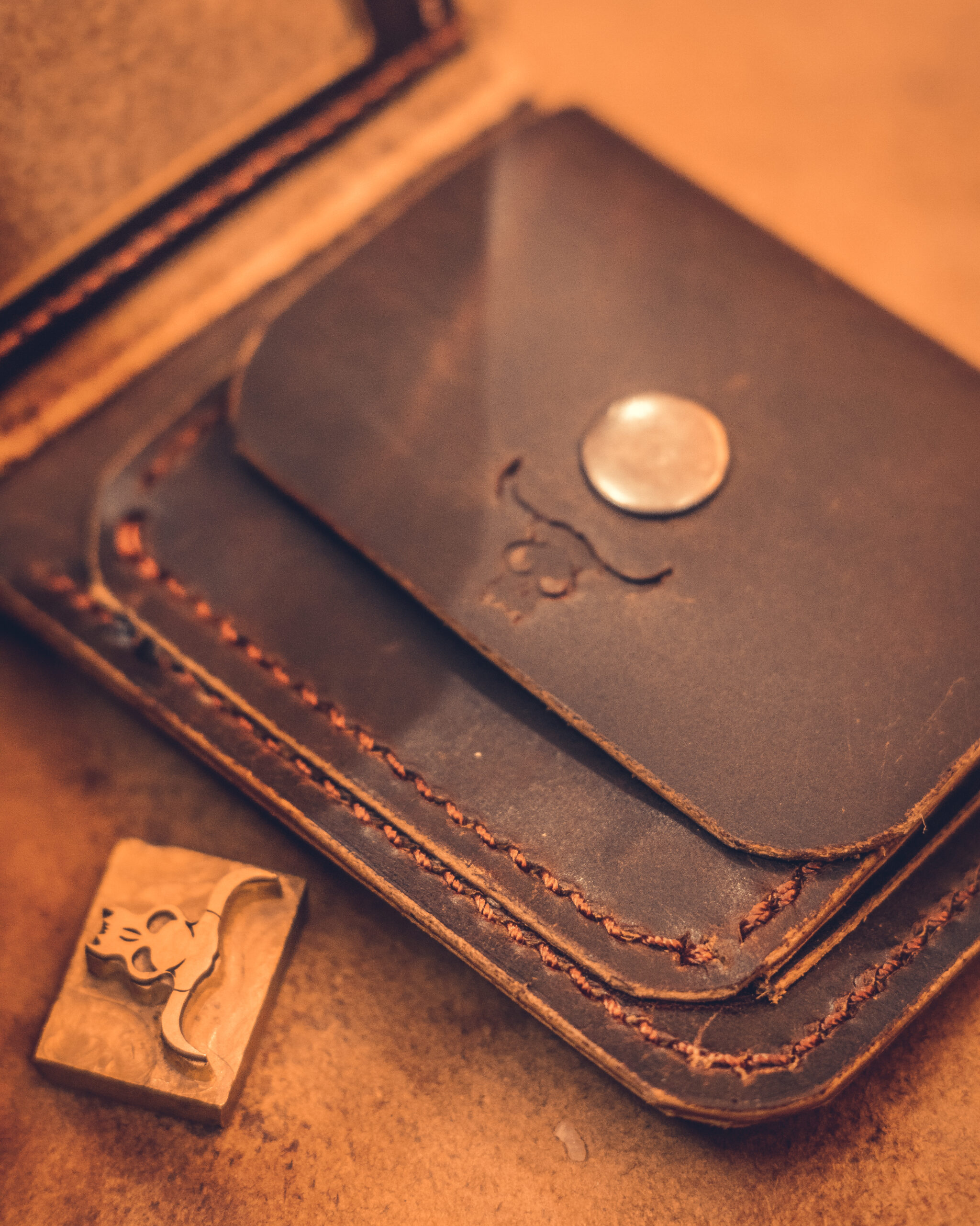 Mid Flap Bi-fold - Image 5