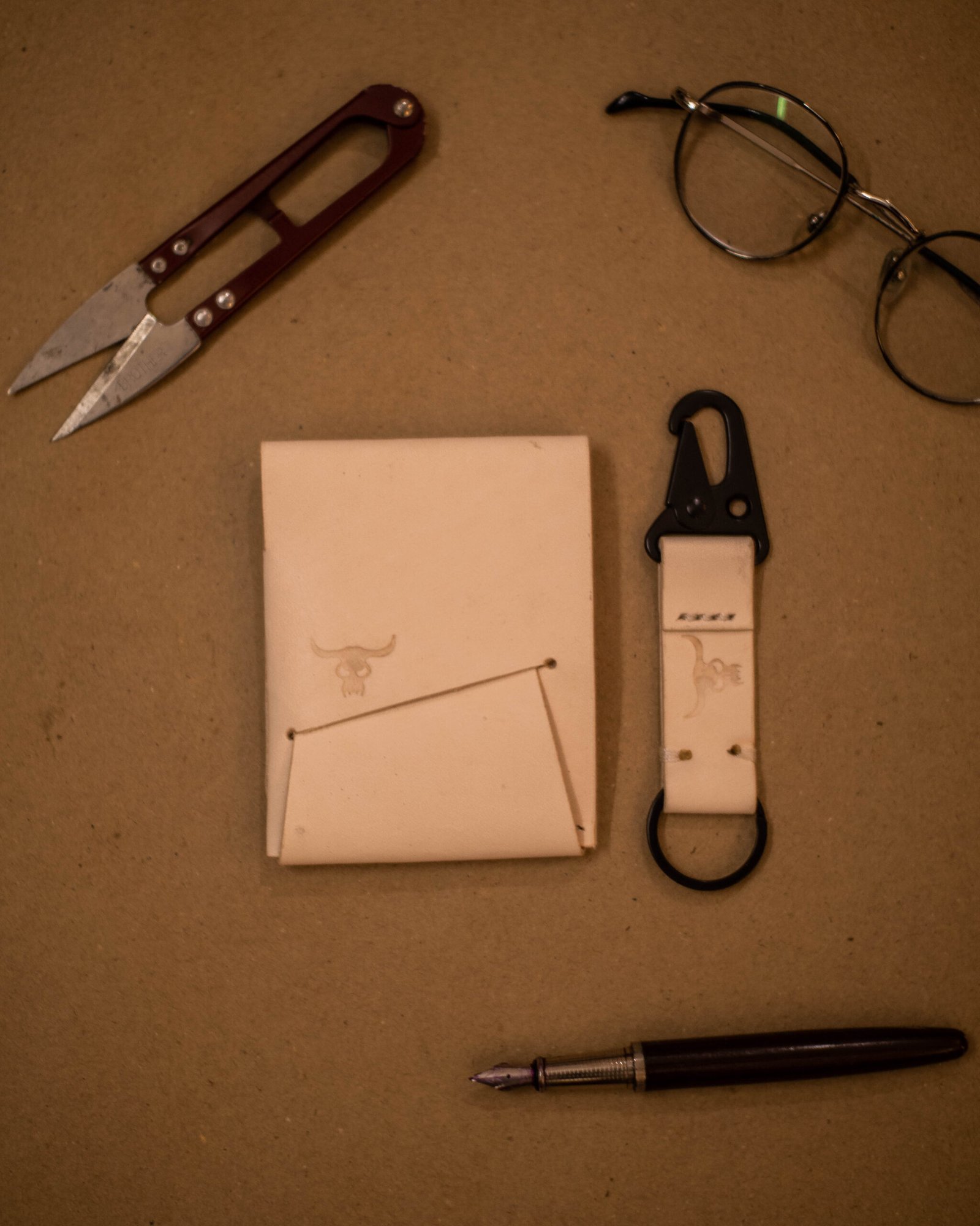 Alabaster Trifold Tucker & Keychain Combo